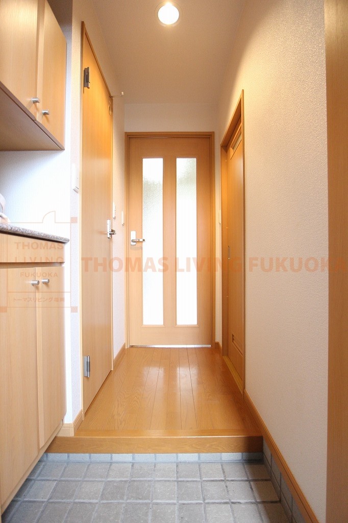 玄関　玄関スペースも十分ございます。