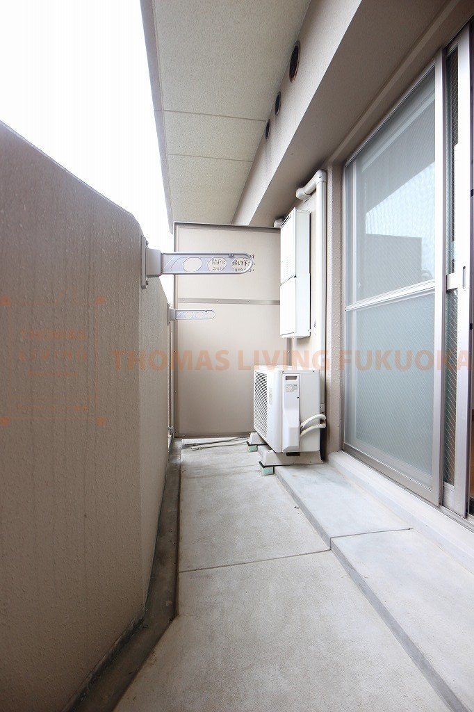 バルコニー　バルコニーも広めでお洗濯もできます。