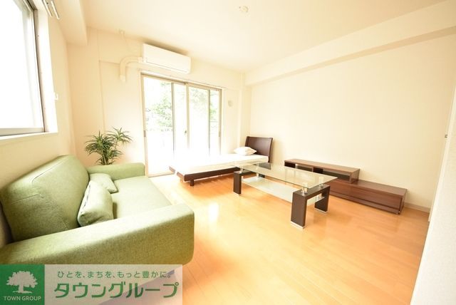 居室・リビング　★8.2帖の明るい洋室です★