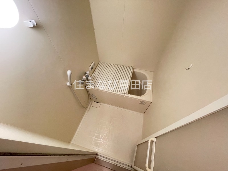 バス・シャワールーム　同型別部屋写真（反転）