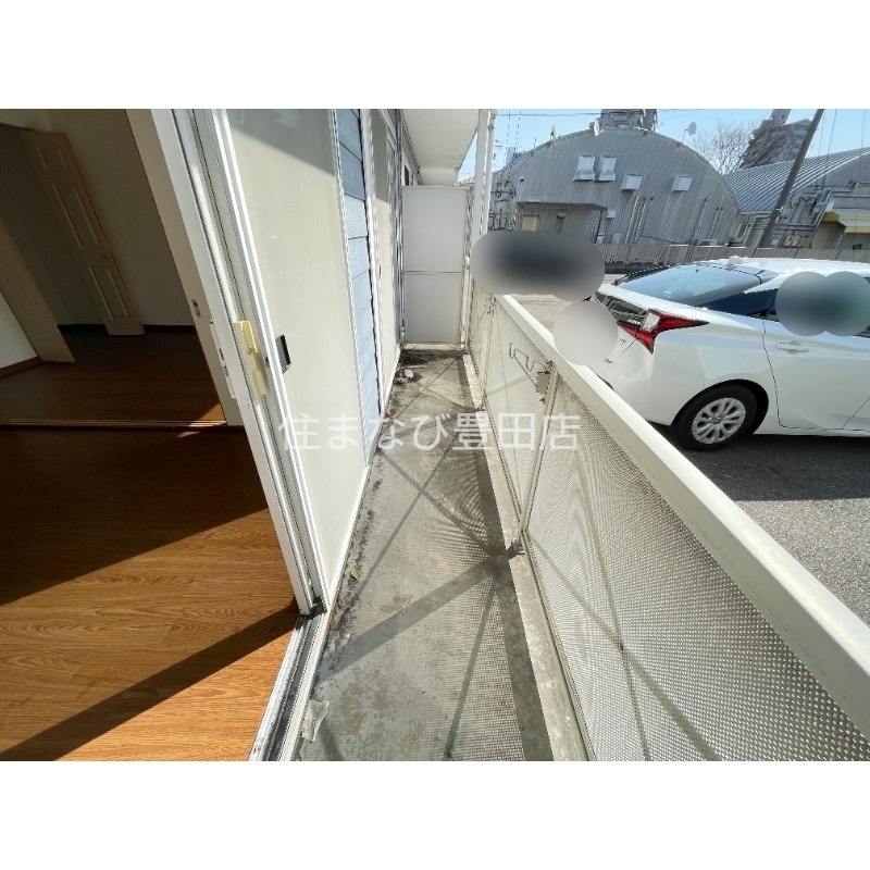 バルコニー　同型別部屋写真（反転）