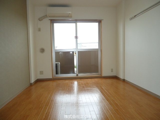 居室・リビング　明るい室内です。