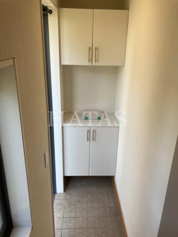 玄関　同物件別部屋です。