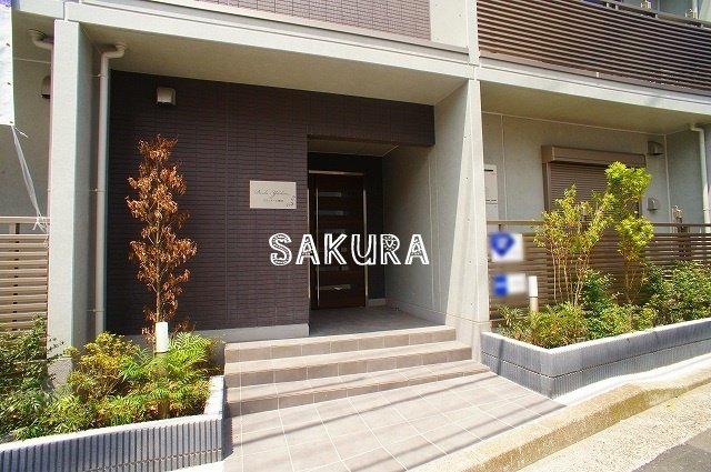 エントランス　管理の行き届いたエントランスです♪