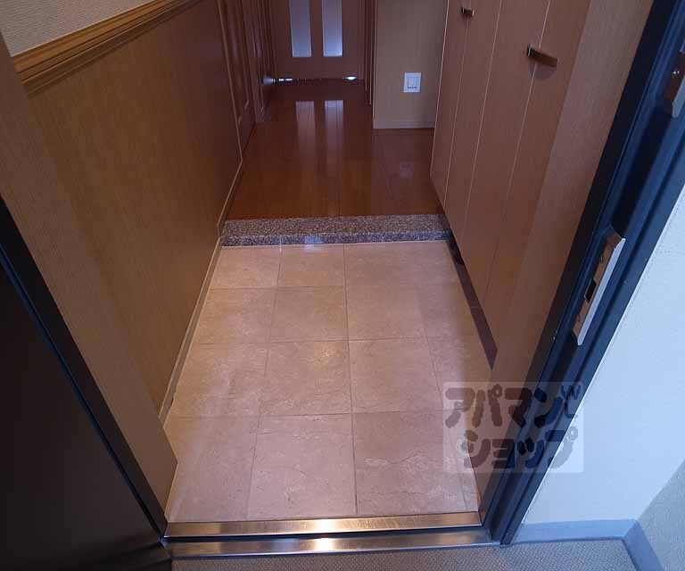 玄関　高級感のある玄関です。