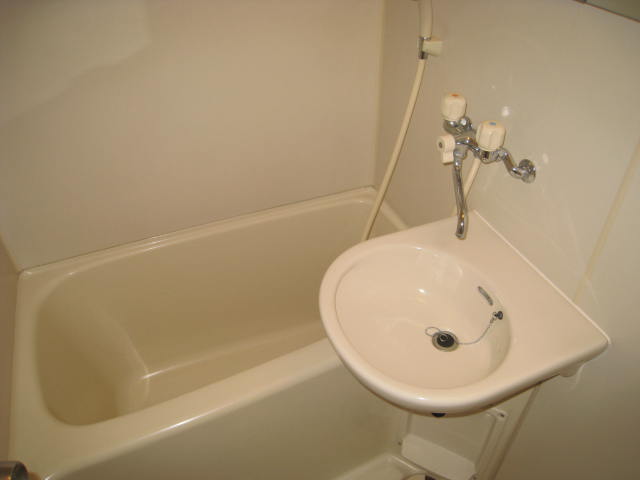 バス・シャワールーム　※現況を優先させていただきます。