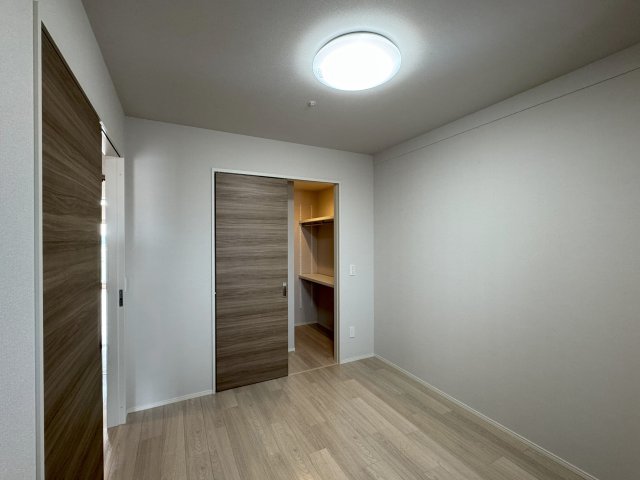 その他部屋・スペース　ウォークインクローゼット付き寝室