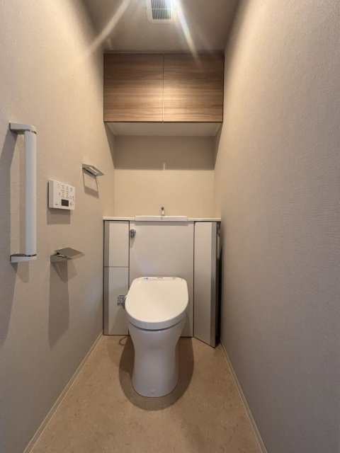 トイレ　棚付きトイレ