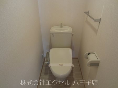トイレ　同建物別室の写真です。