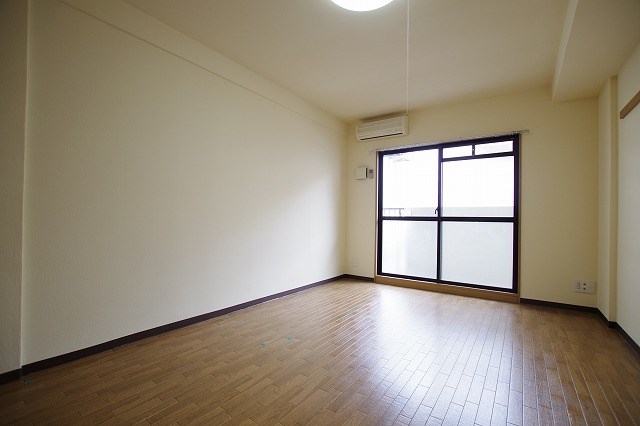 居室・リビング　※別号室の写真使用中