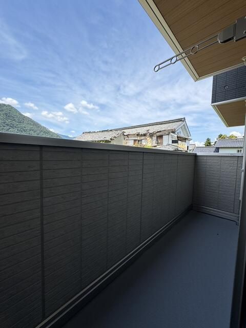 バルコニー　写真は別の部屋のものです。