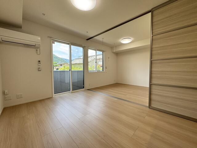 居室・リビング　写真は別の部屋のものです。