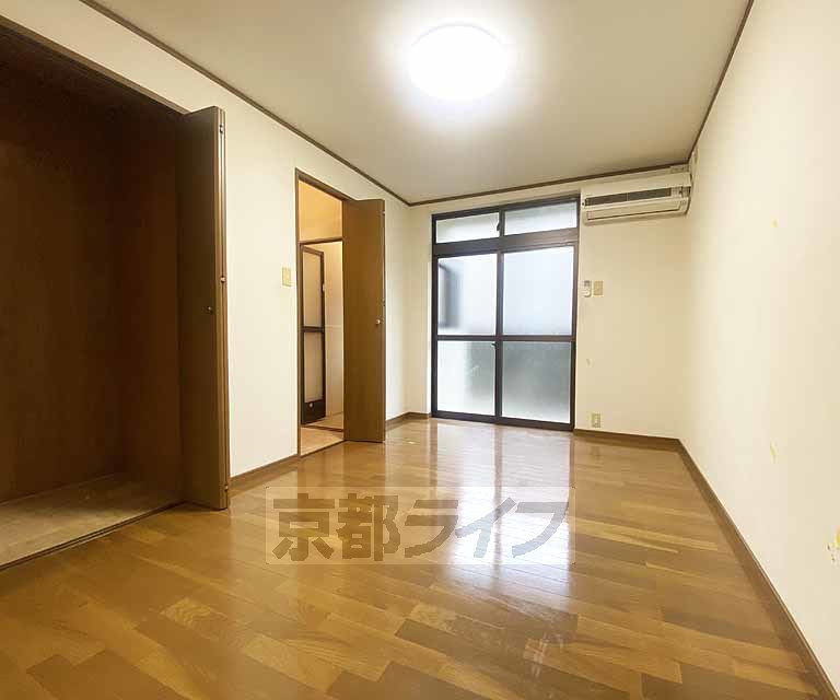 居室・リビング　広々としたお部屋です。