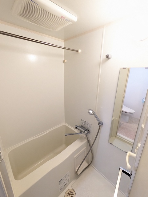 バス・シャワールーム　※クリーニング中の参考写真です