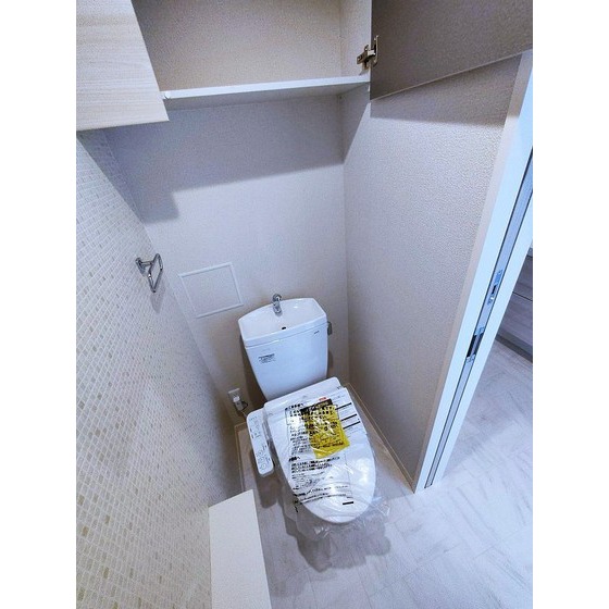 トイレ　温水洗浄機能付き便座