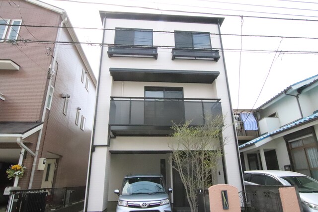 建物外観　都市ガス仕様♪３階建ての戸建賃貸です♪