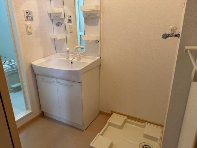 洗面設備　洗面台と洗濯機置き場
