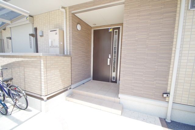 エントランス　★オートロック付きの玄関です★