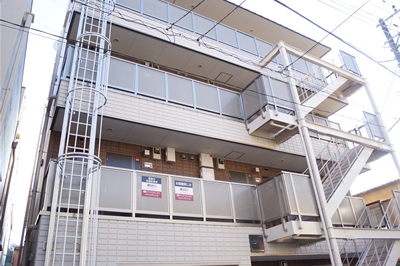 建物外観　セキュリティ標準装備のマンションです