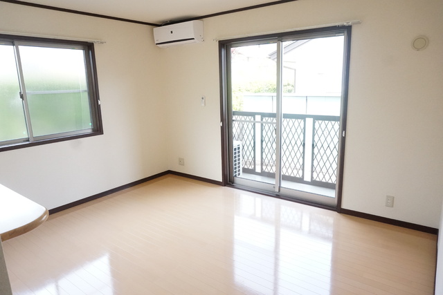 居室・リビング　１１．６帖ＬＤＫ、２面採光で明るいお部屋です