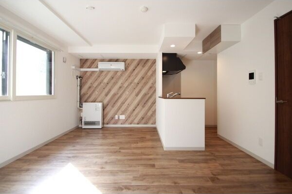 居室・リビング　明るい居間で気持ちまで明るくなりますね！