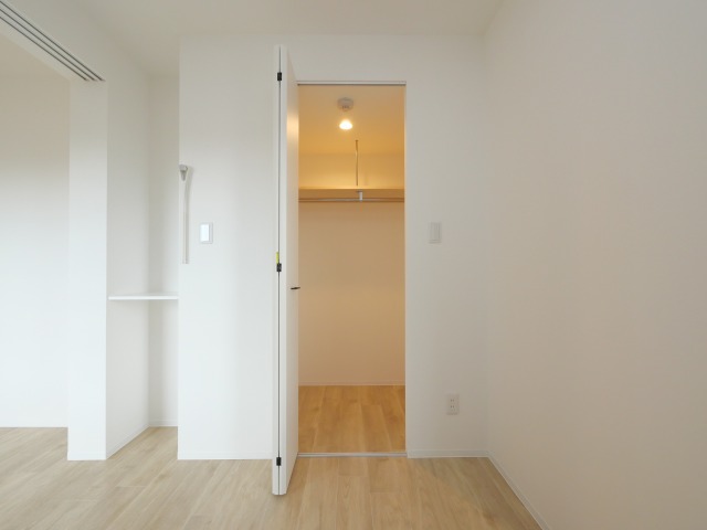 収納　広々ウォークインクローゼットです♪