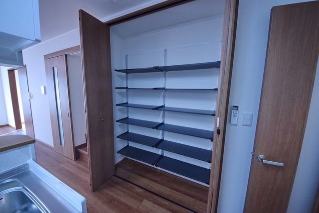 その他設備　★キッチン横収納★