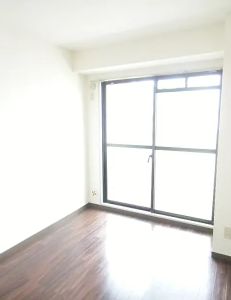 その他部屋・スペース　落ち着いた色調の寝室です