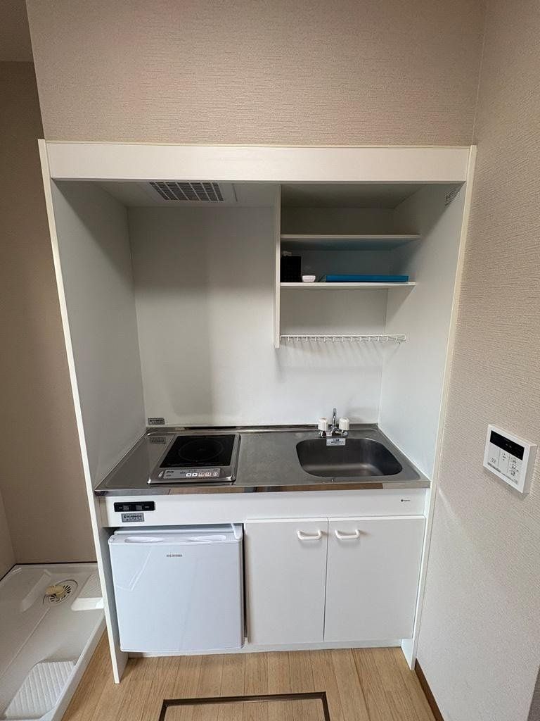キッチン　ＩＨ1口コンロ付きです。