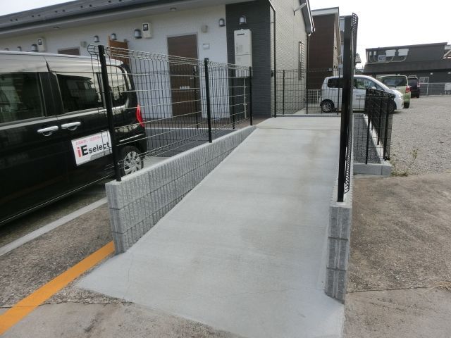 エントランス　バリアフリー対応です。