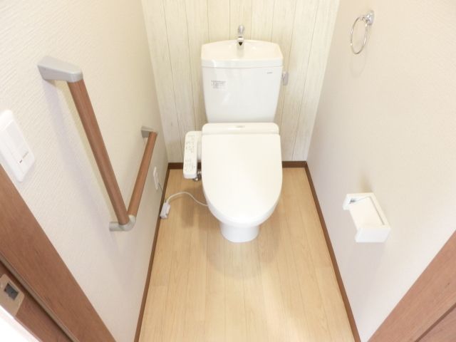 トイレ　ウォシュレット付きです。