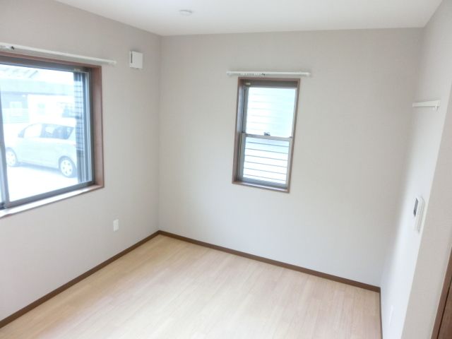 居室・リビング　2面採光で明るいお部屋です。