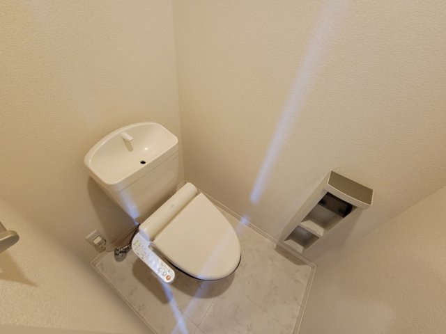 トイレ　※別室の参考写真の為、現況優先です。