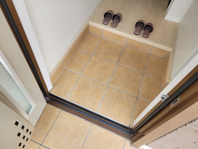 玄関　※別室の参考写真の為、現況優先です。
