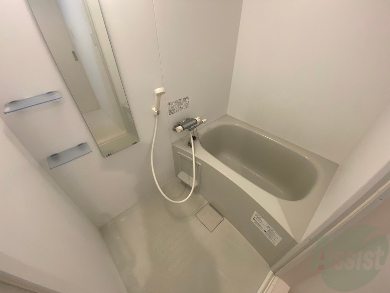 バス・シャワールーム　広々したお風呂で快適にくつろげそうです。