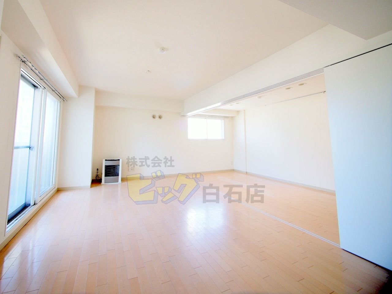 居室・リビング　陽当り良好で明るいリビングです♪