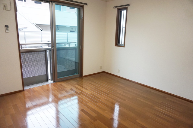 居室・リビング　南向きの明るい２面採光！風通しももちろん良好です♪