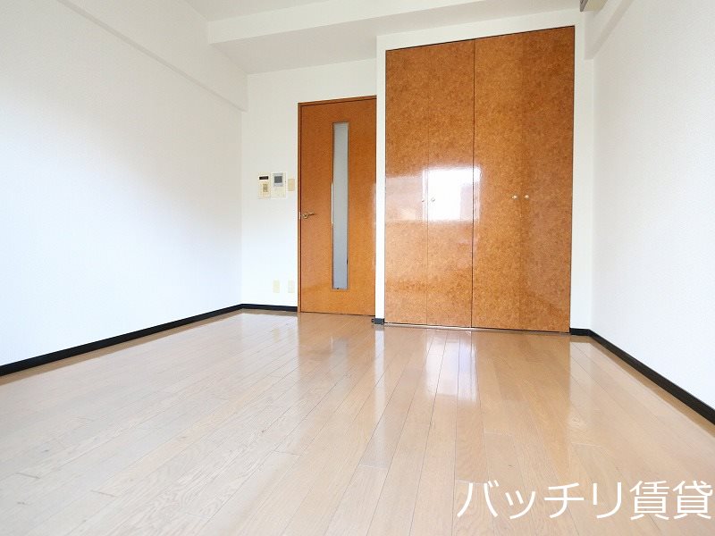 居室・リビング　別号室タイプの為、現状を優先いたします