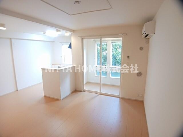 居室・リビング　１２帖ある開放感のあるリビングルーム☆彡