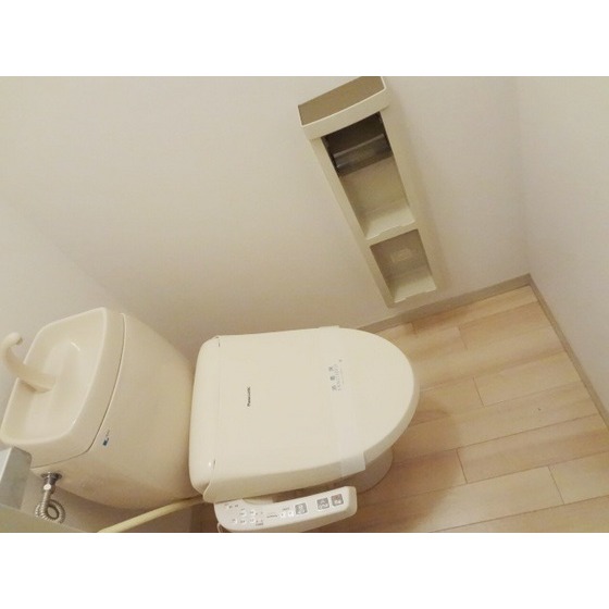 トイレ　別部屋の写真となります