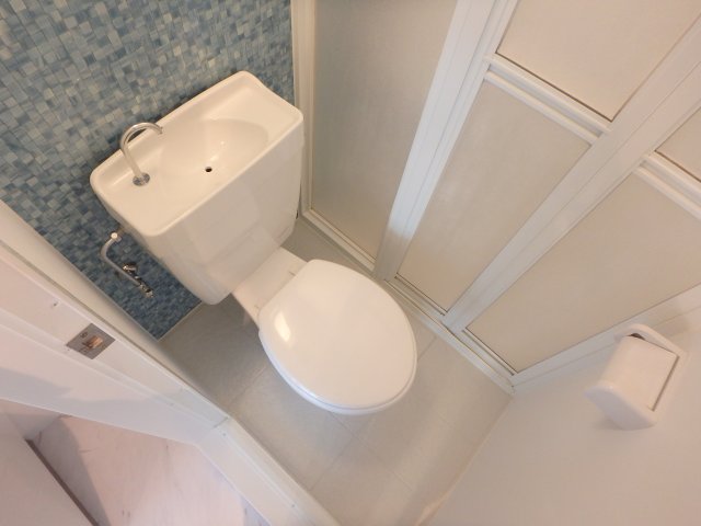 トイレ　落ち着いた色調のトイレです