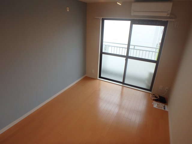 居室・リビング　こちらの居間で趣味の時間をお楽しみください