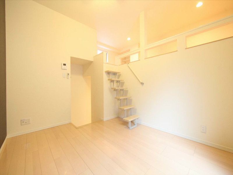 居室・リビング　洋室6.1帖　上階ロフト5.7帖（収納でもお部屋でも使えます