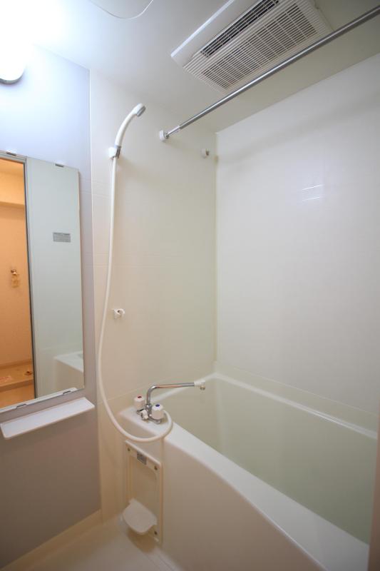 バス・シャワールーム　浴室乾燥機付きバス