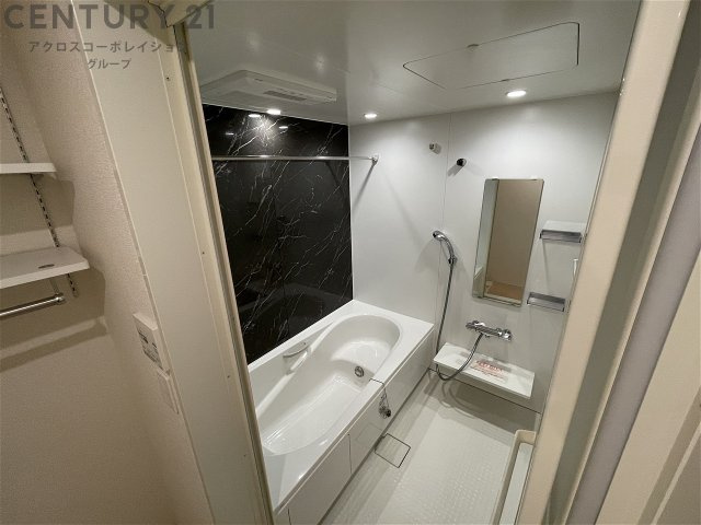 バス・シャワールーム　浴室乾燥・追い炊き機能付きで便利☆