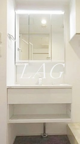 洗面設備　独立洗面台です。