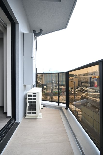 バルコニー　開放的で明るい空間を演出してくれるバルコニーです