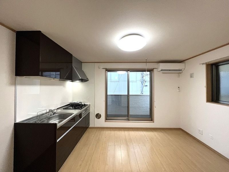 居室・リビング　☆明るい洋室☆