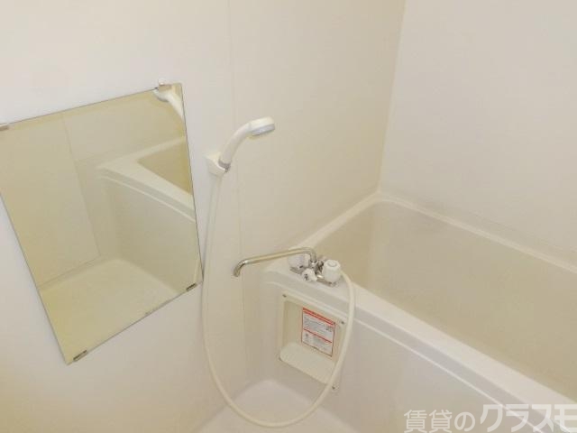 バス・シャワールーム　お風呂に窓があるのはポイントが高いですよね！