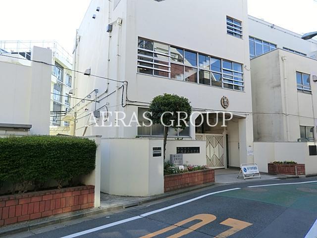 小学校　新宿区立戸塚第三小学校（小学校）まで201m